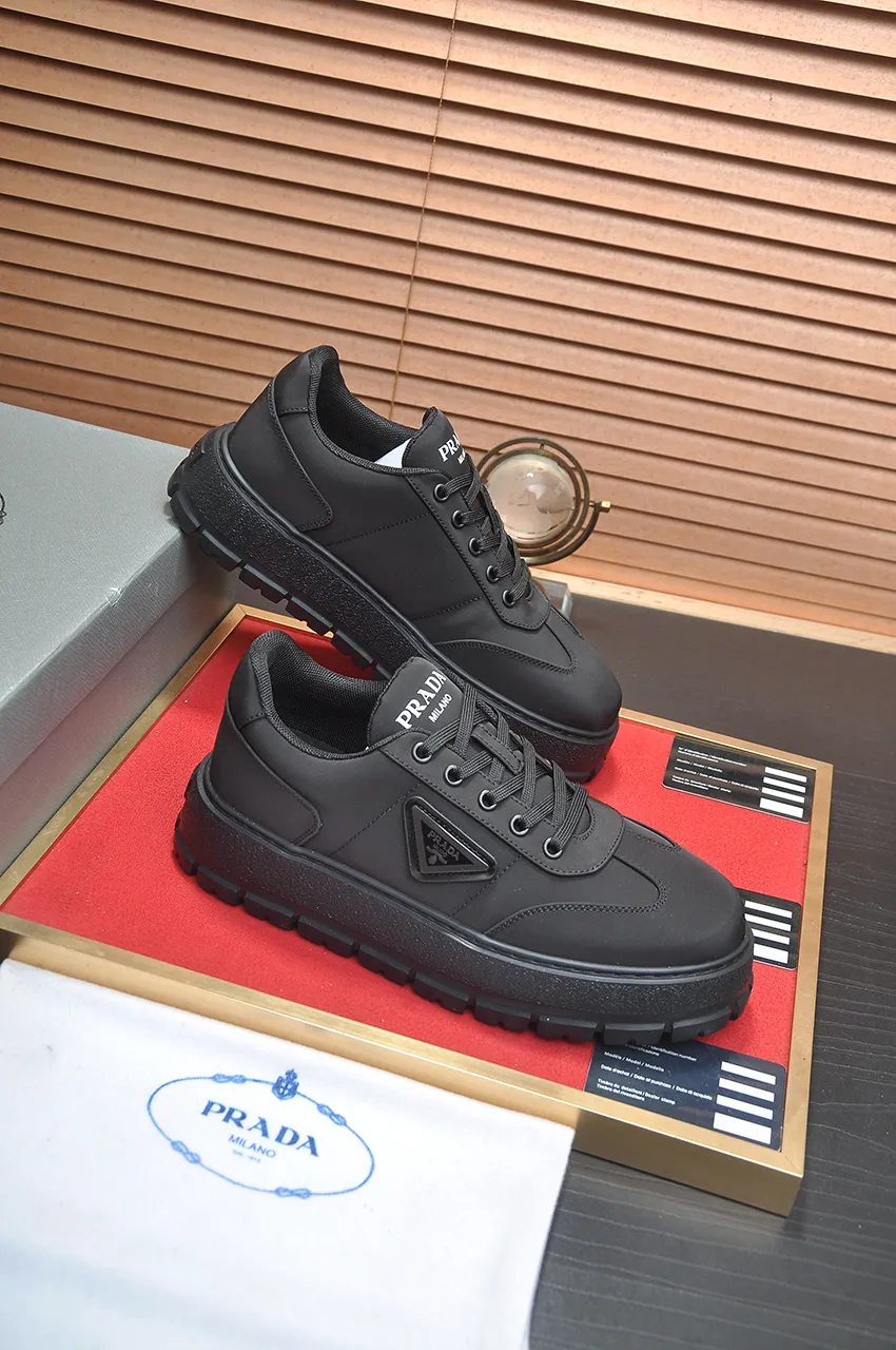 Men's shoes 💰580💶 [PRADA] Top original items, new seasonal styles, high-quality original items, top-grade high-mercerized cowhide combined with original breathable fabric + imported glue, imported stretch fabric inside with original cowhide feet, original thick outsole! Quality guaranteed! Code 38-45 (45 customized)